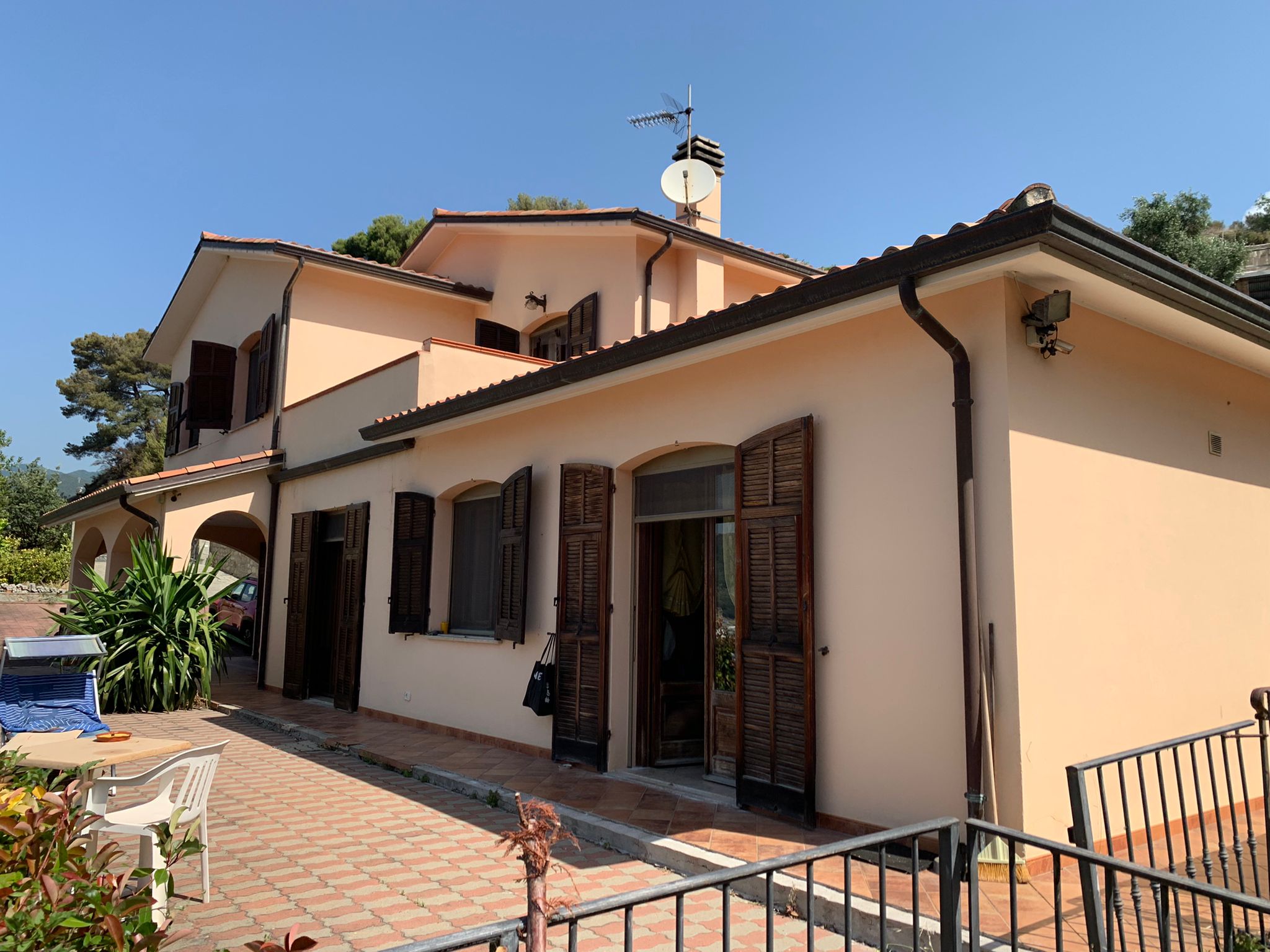Se vende villa in zona tranquila Taggia Liguria
