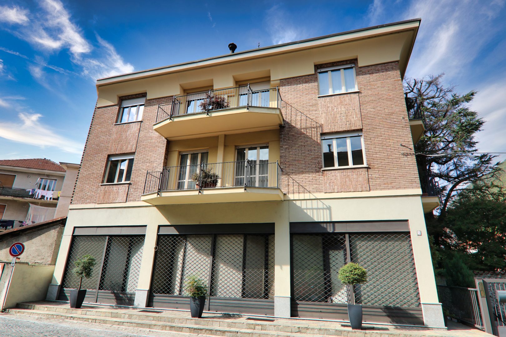 For sale palace in city Pont-Canavese Piemonte