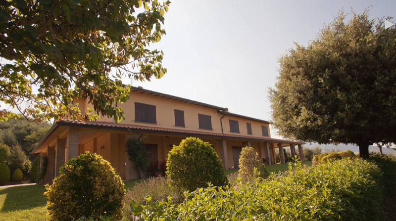 For sale cottage in quiet zone Assisi Umbria
