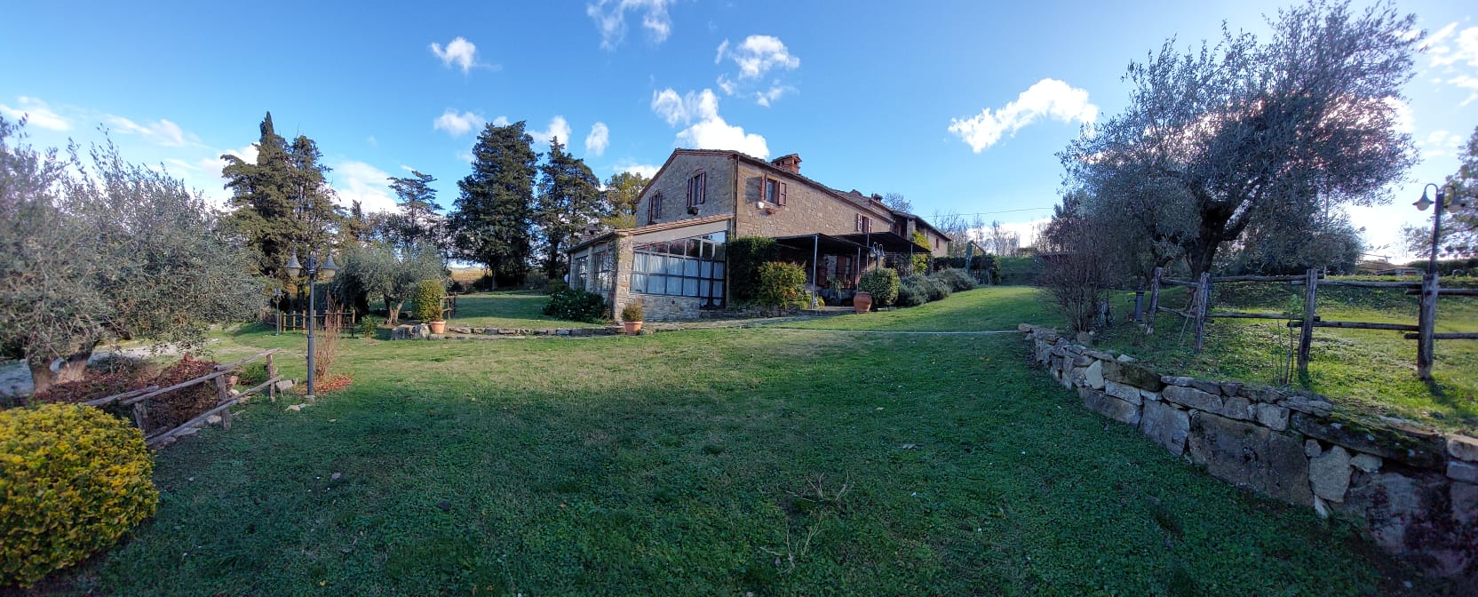 For sale cottage by the lake Passignano sul Trasimeno Umbria