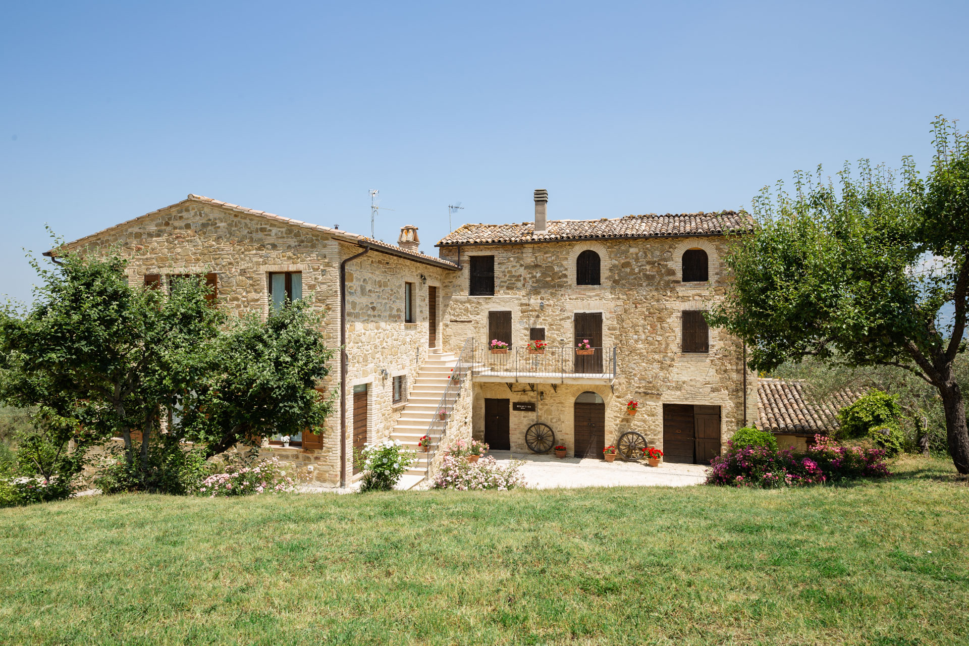 For sale cottage in quiet zone Cannara Umbria
