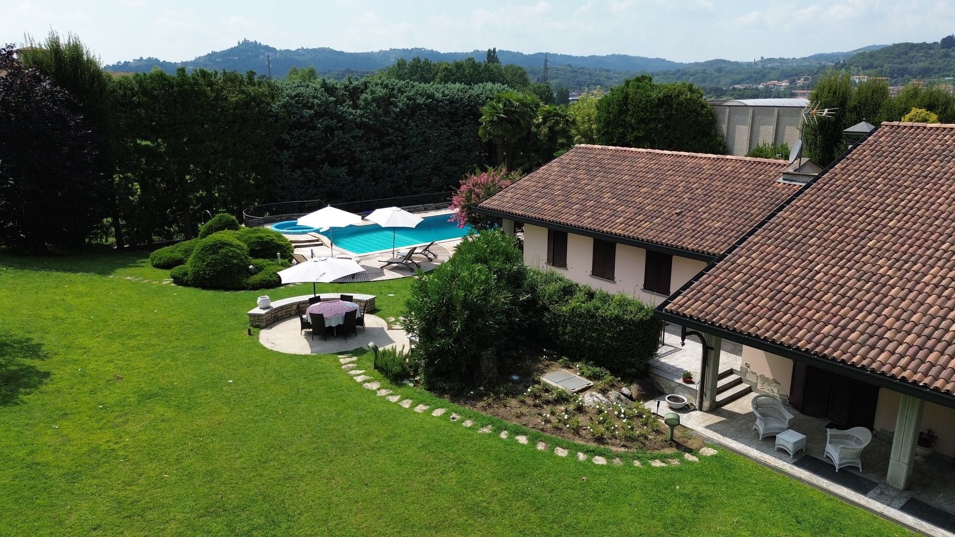 For sale villa in city Calco Lombardia