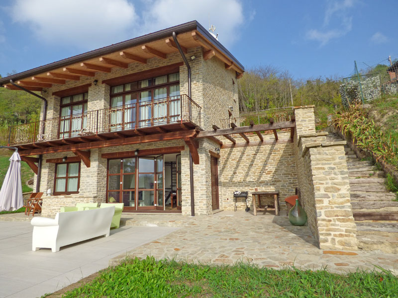 For sale villa in quiet zone Sinio Piemonte