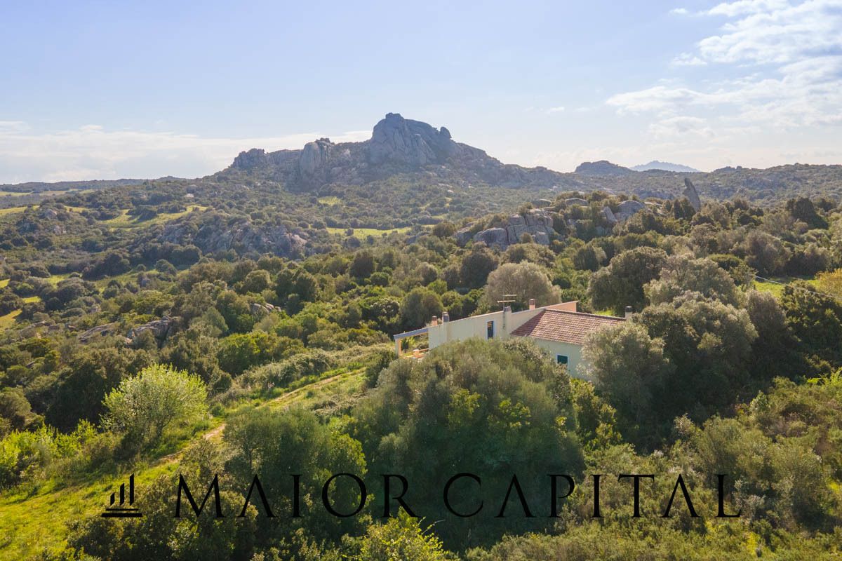 For sale villa in quiet zone Arzachena Sardegna