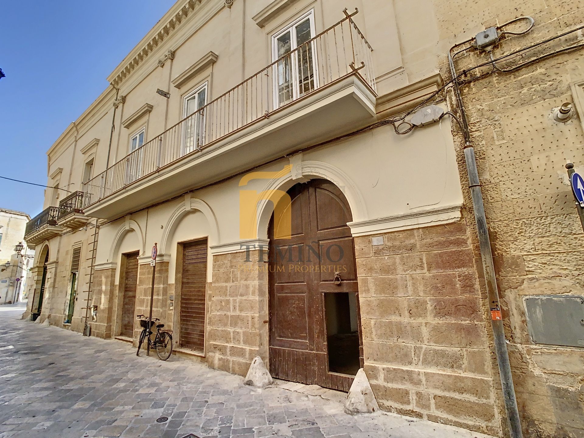 For sale palace in city Lecce Puglia