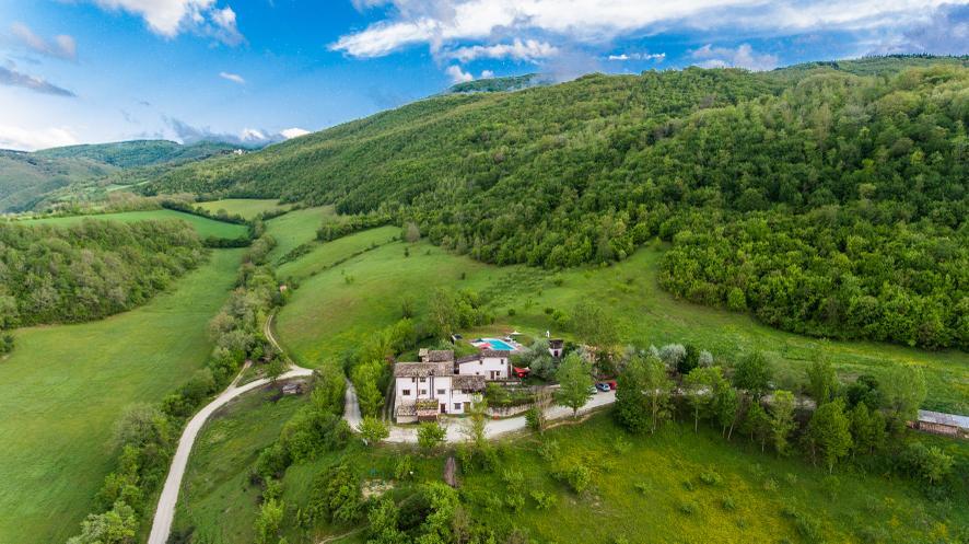 For sale cottage in quiet zone Cascia Umbria
