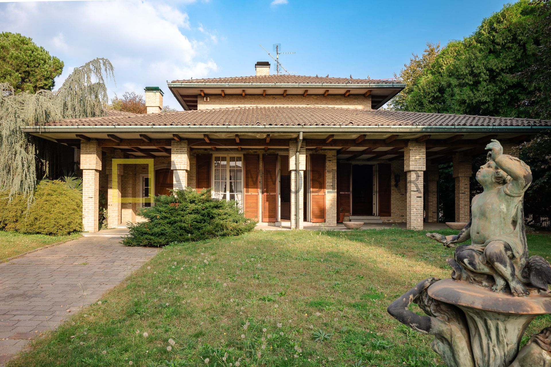 For sale villa in city Lentate sul Seveso Lombardia