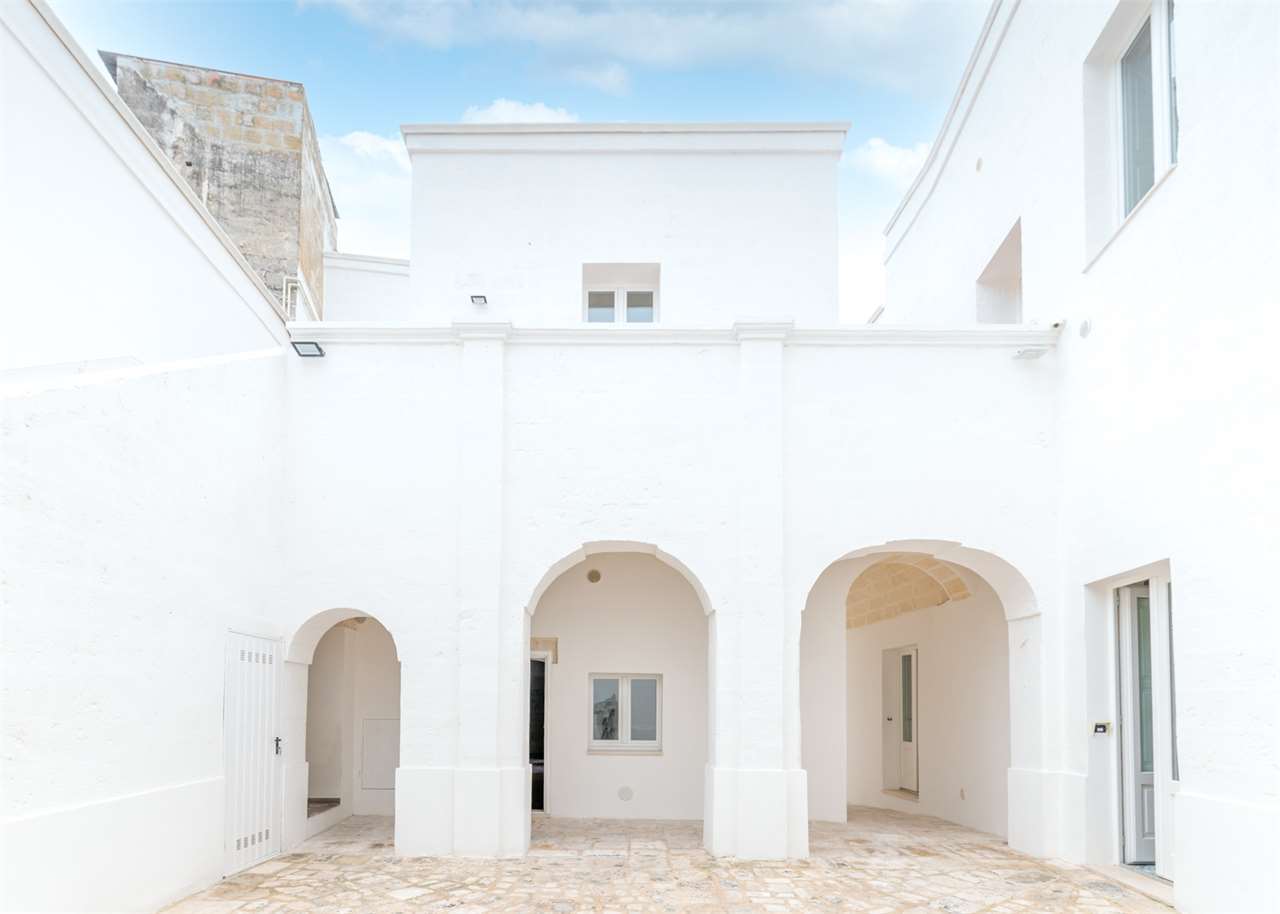For sale palace in city Grottaglie Puglia