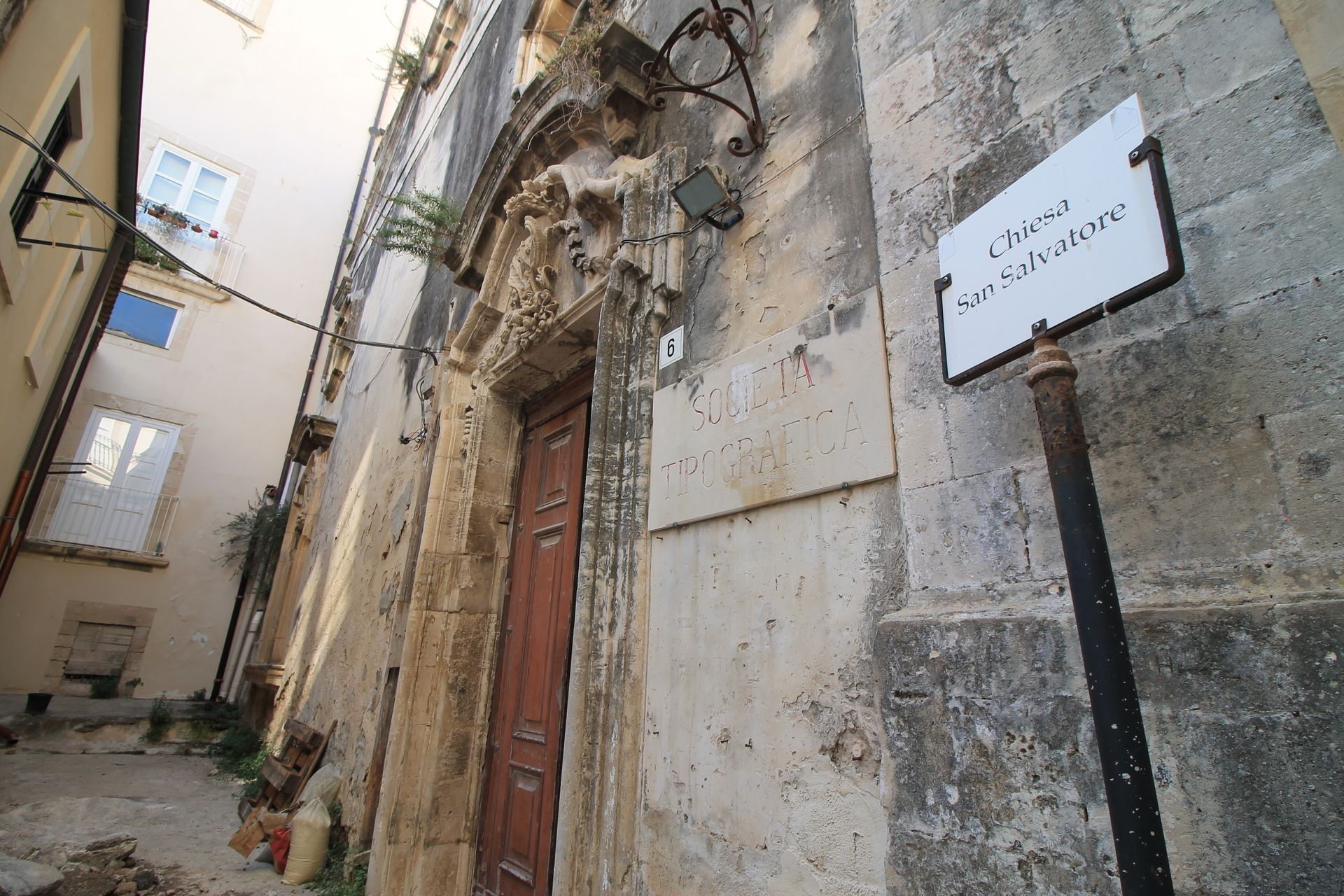 For sale real estate transaction in city Siracusa Sicilia