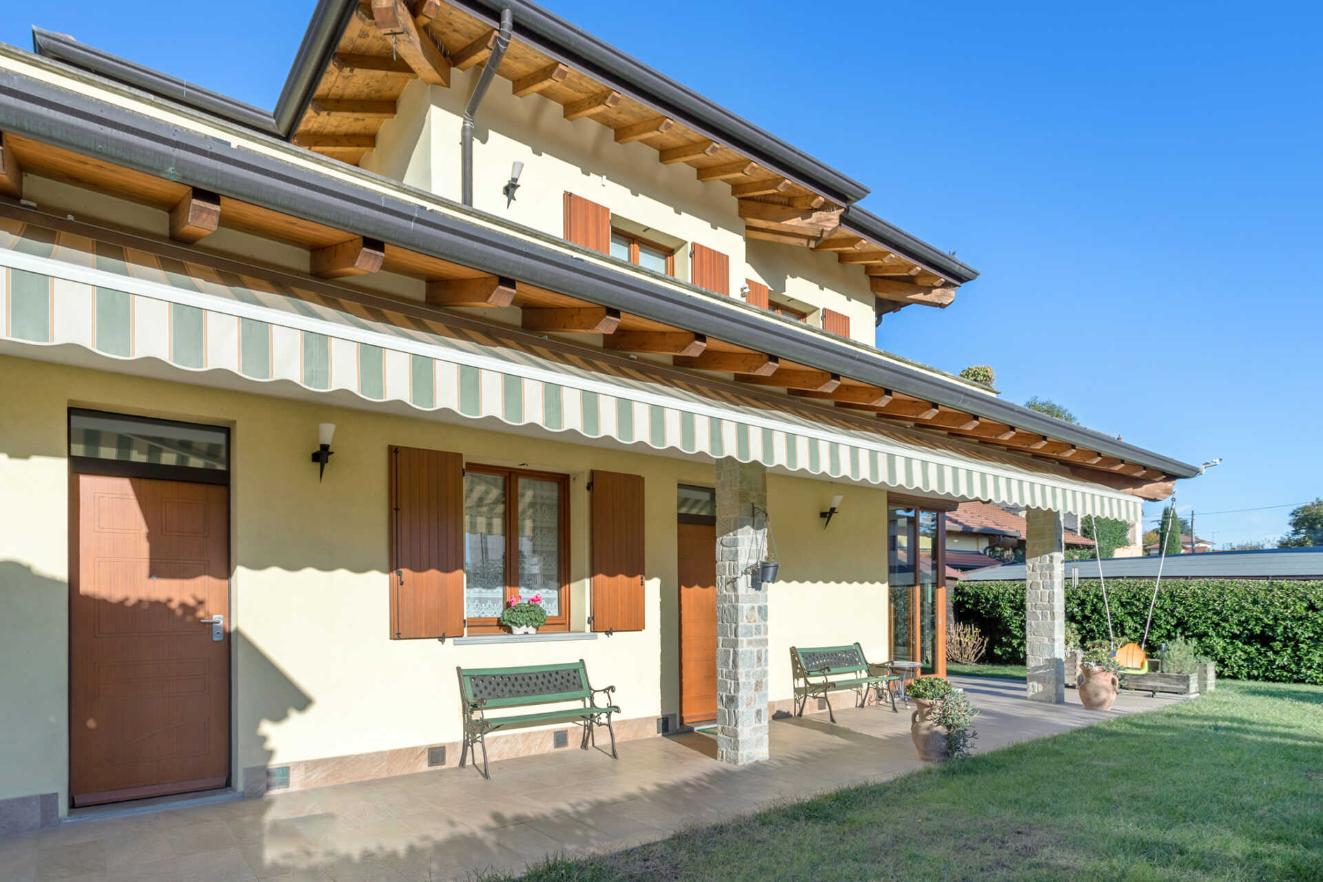 For sale villa in quiet zone Merate Lombardia