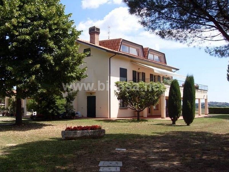 For sale villa in quiet zone Pesaro Marche