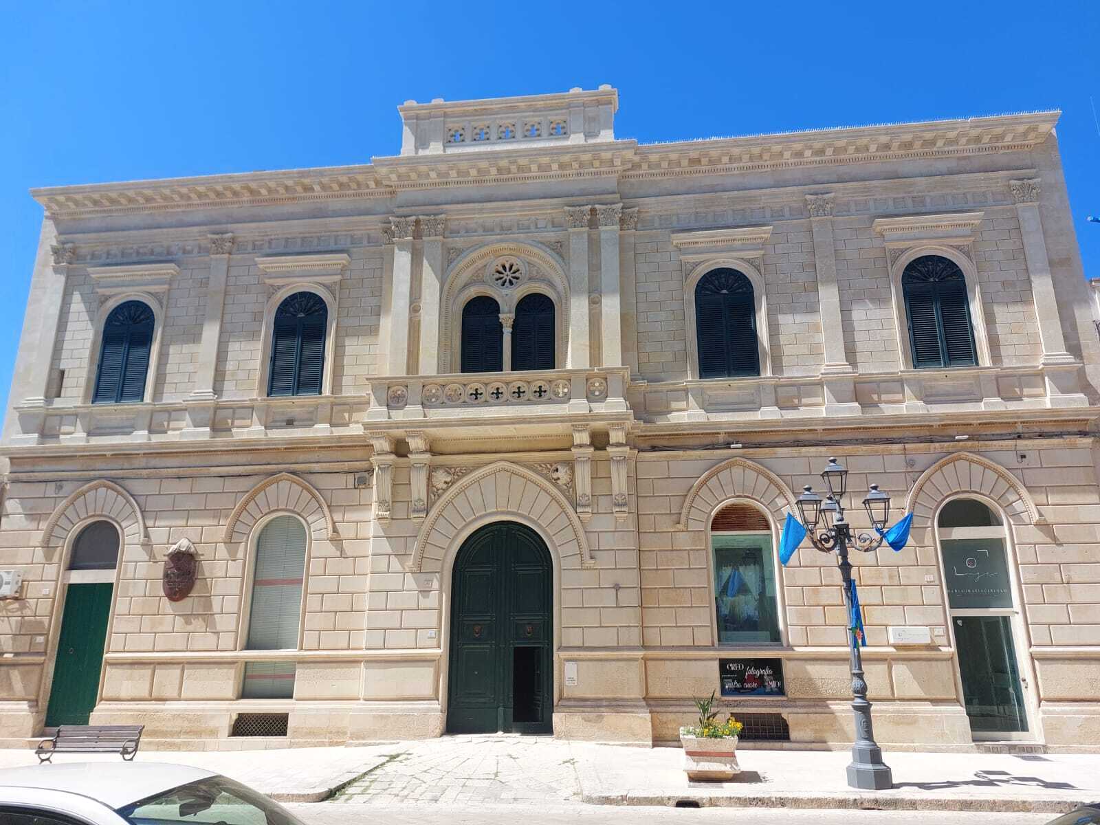 Para venda palácio in cidade Poggiardo Puglia