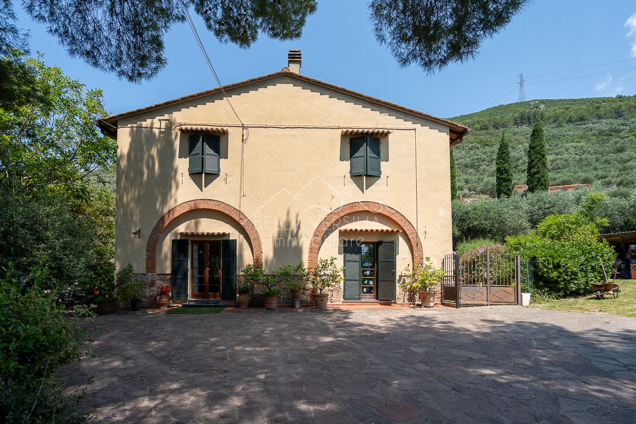 For sale cottage in quiet zone San Giuliano Terme Toscana