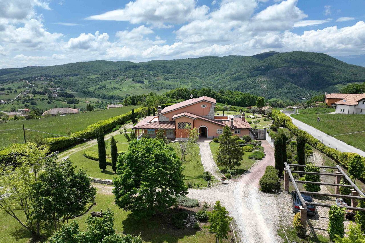For sale villa in quiet zone Oratino Molise