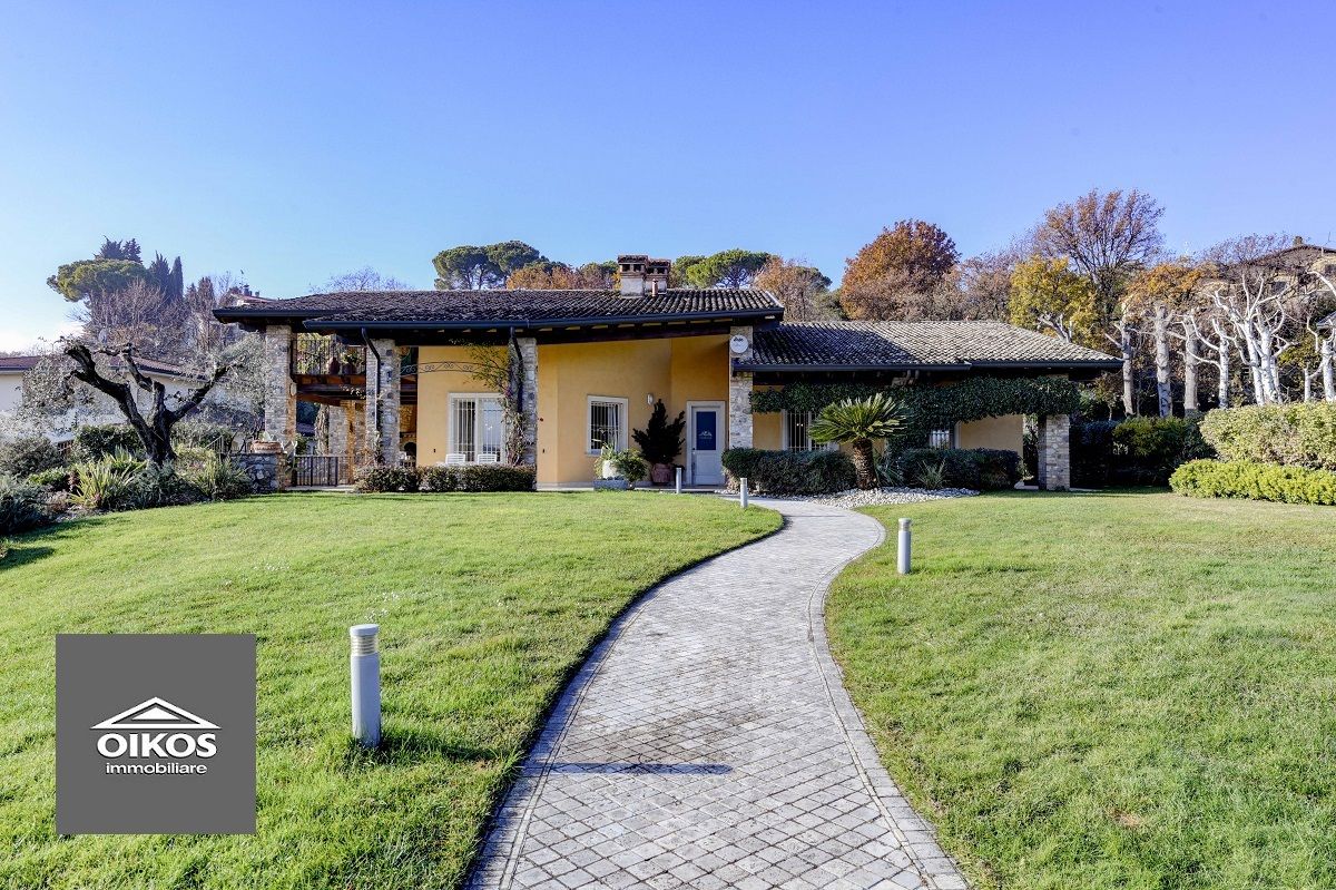 For sale villa by the lake Padenghe sul Garda Lombardia