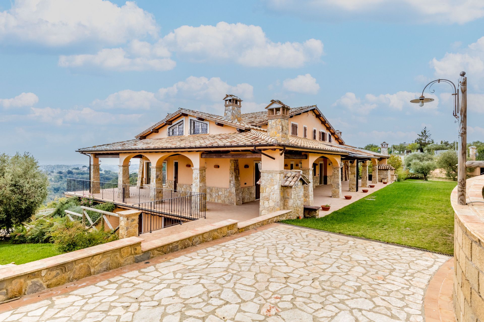 For sale villa in quiet zone Castelnuovo di Porto Lazio
