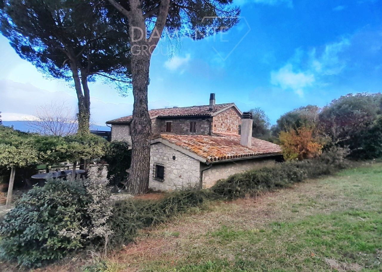 For sale villa in mountain Monte Castello di Vibio Umbria