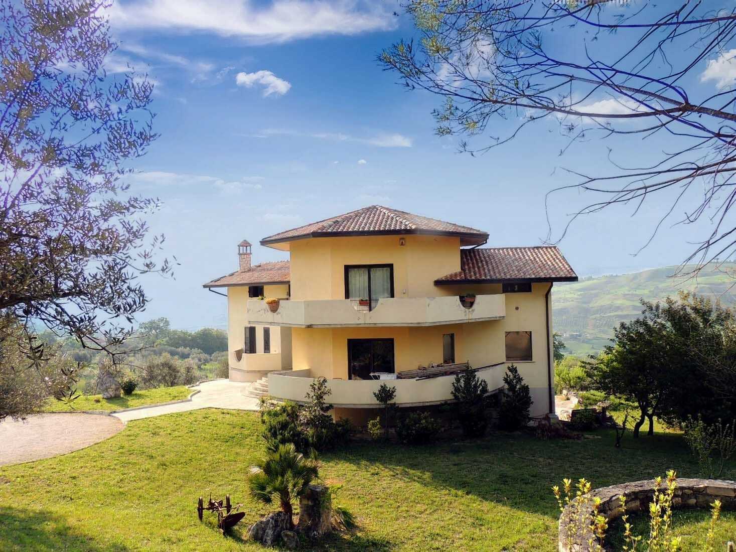 For sale villa in quiet zone San Valentino in Abruzzo Citeriore Abruzzo