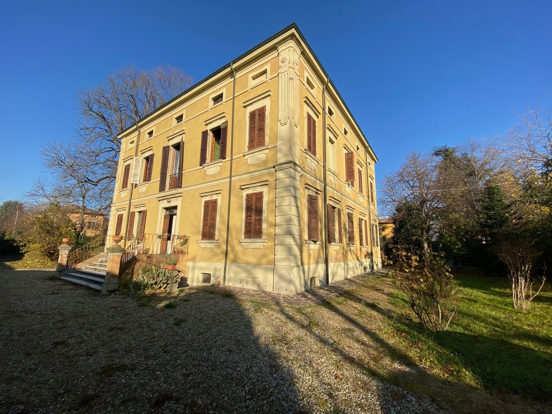 For sale villa in quiet zone Modena Emilia-Romagna