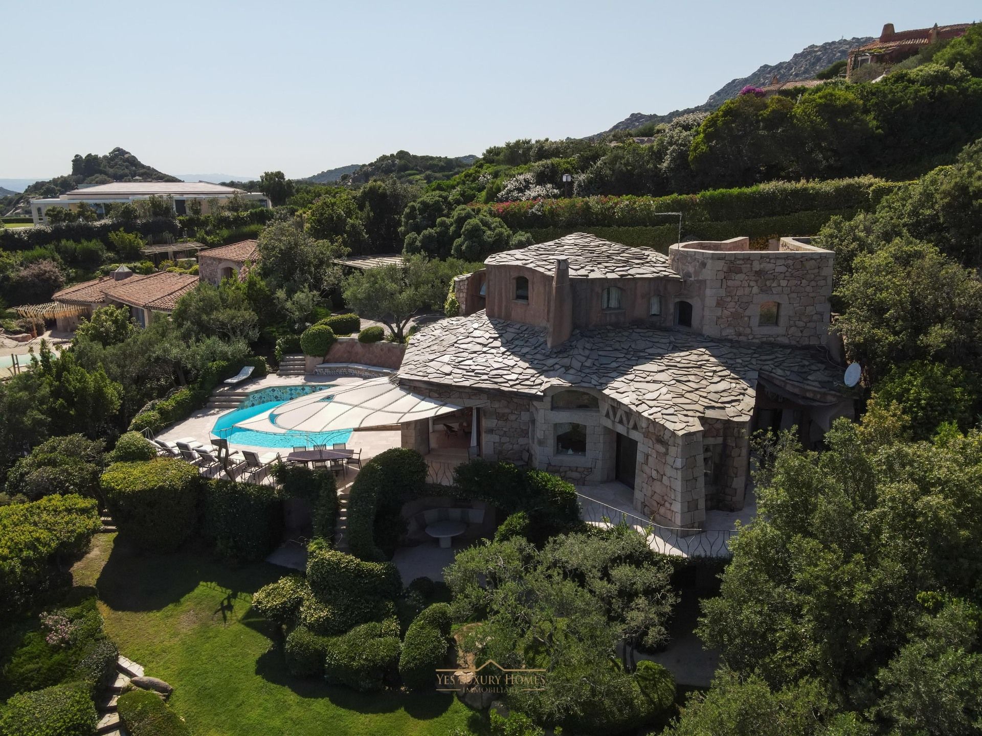 For sale villa by the sea Arzachena Sardegna