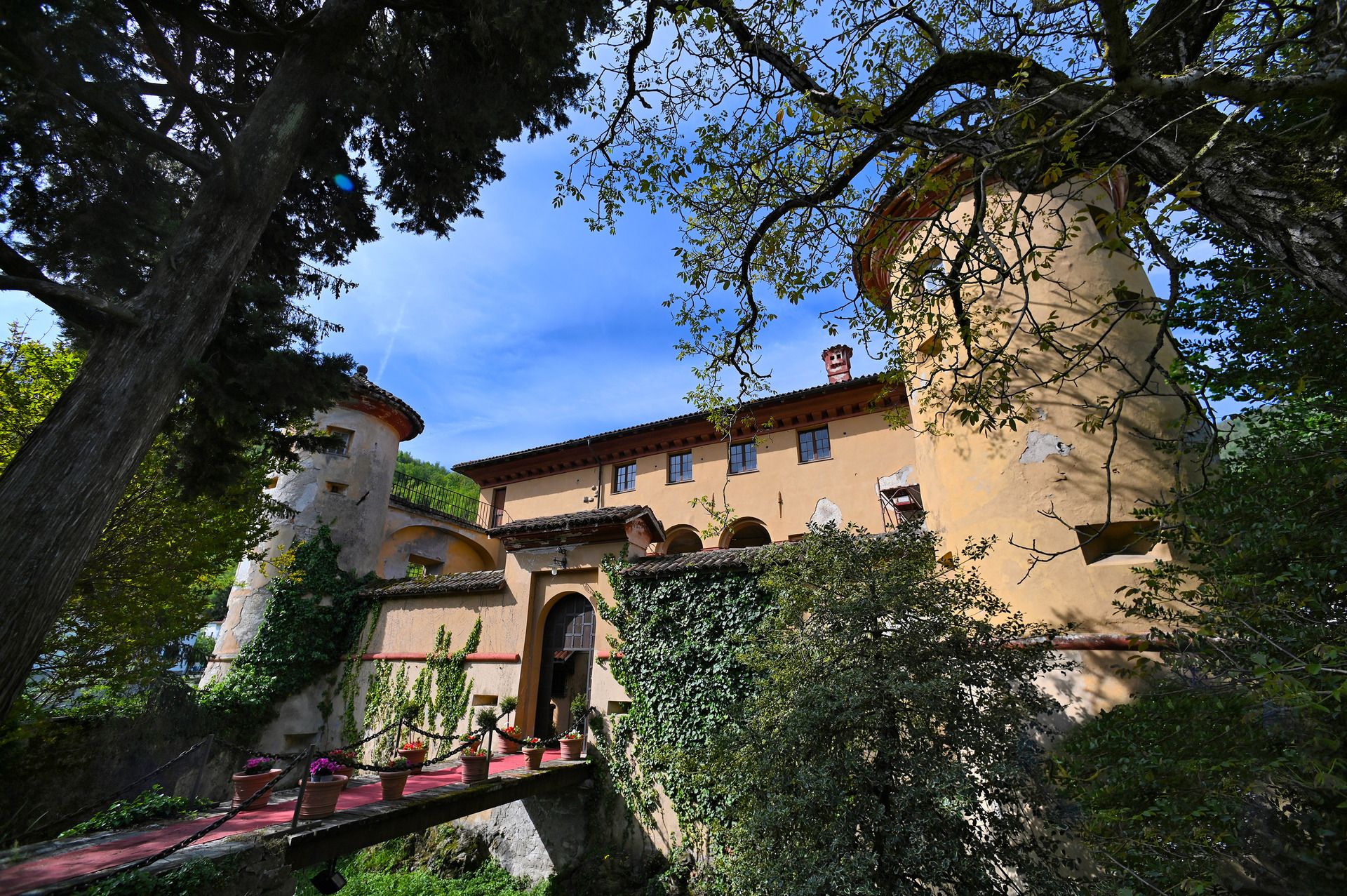 For sale castle in quiet zone Isola del Cantone Liguria
