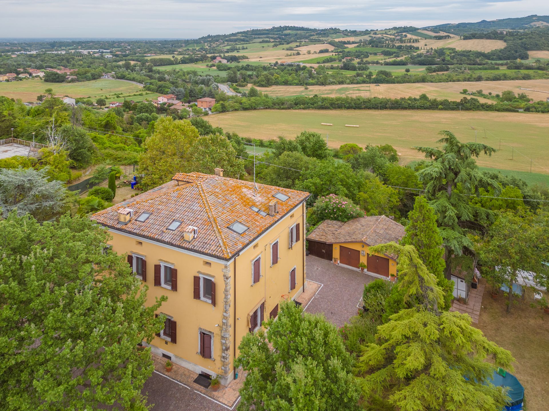 For sale cottage in quiet zone Quattro Castella Emilia-Romagna