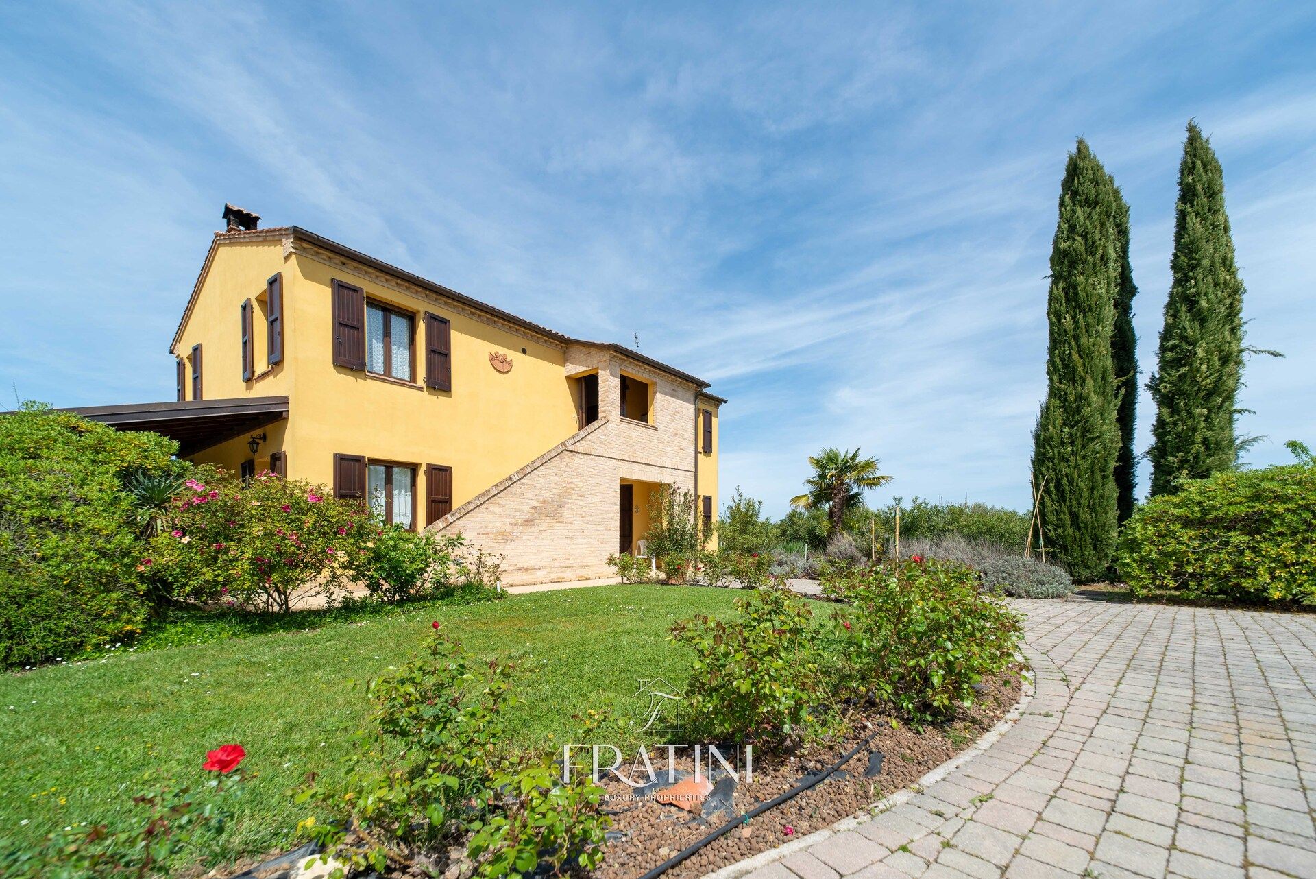 For sale villa in quiet zone Morrovalle Marche