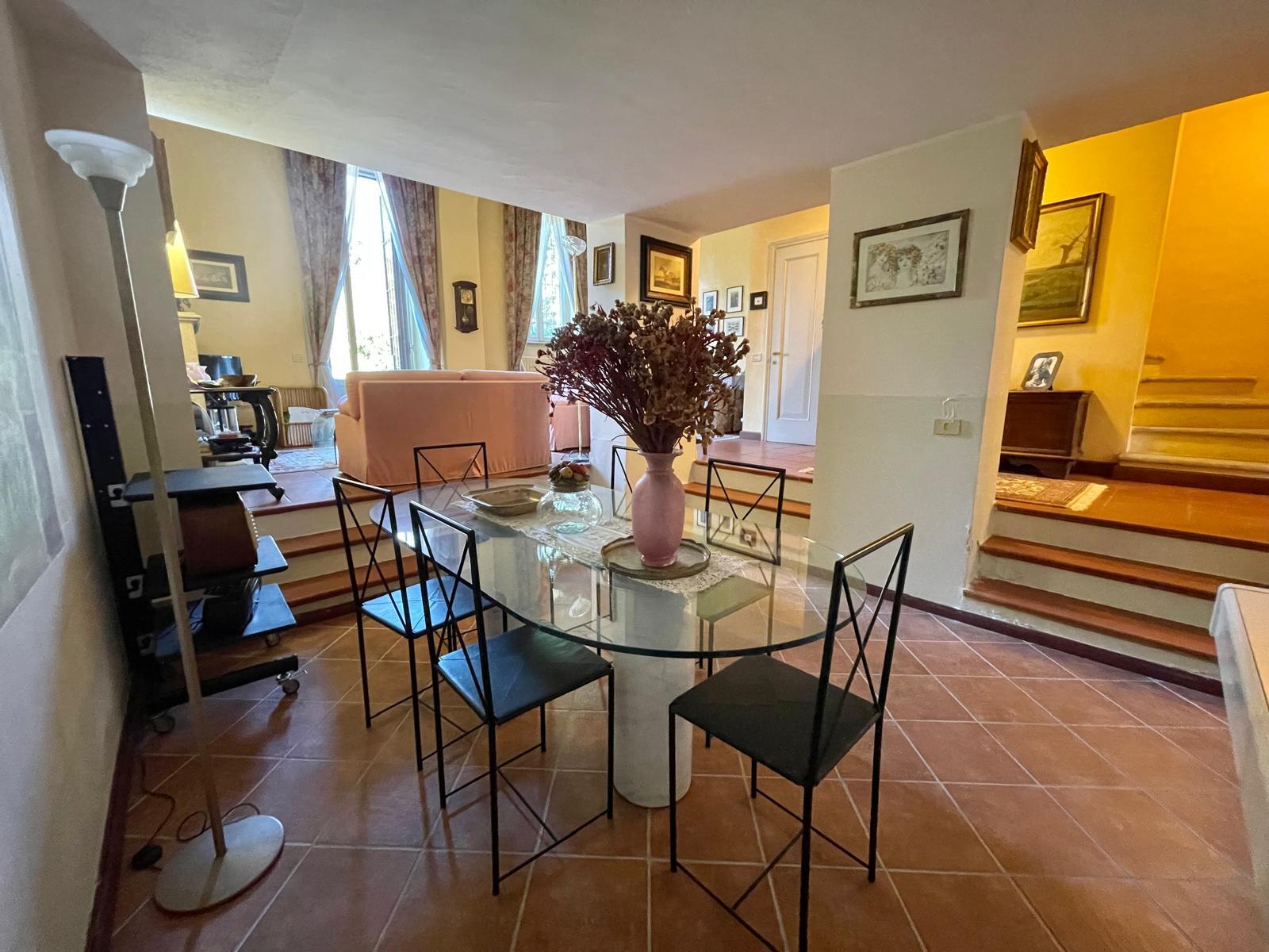 For sale flat, quiet zone Appiano Gentile  Lombardia 