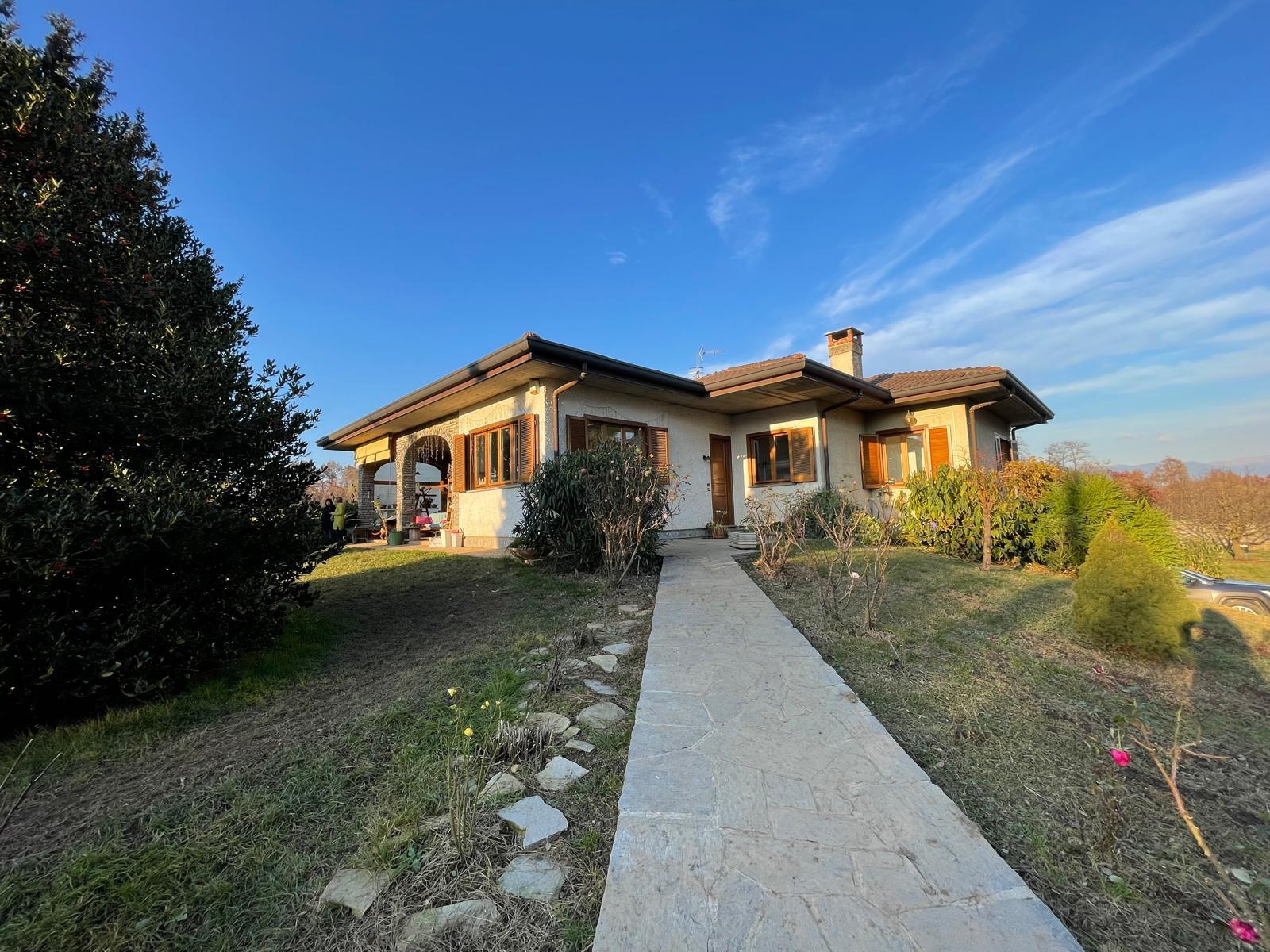 For sale villa, quiet zone Guanzate Lombardia 