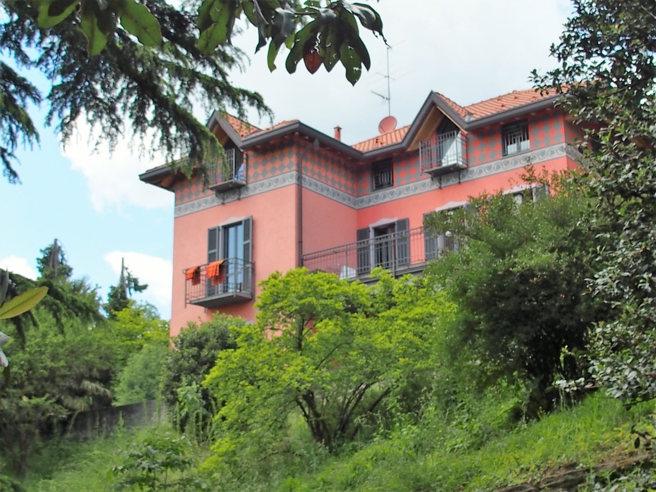 For sale villa in quiet zone Como Lombardia