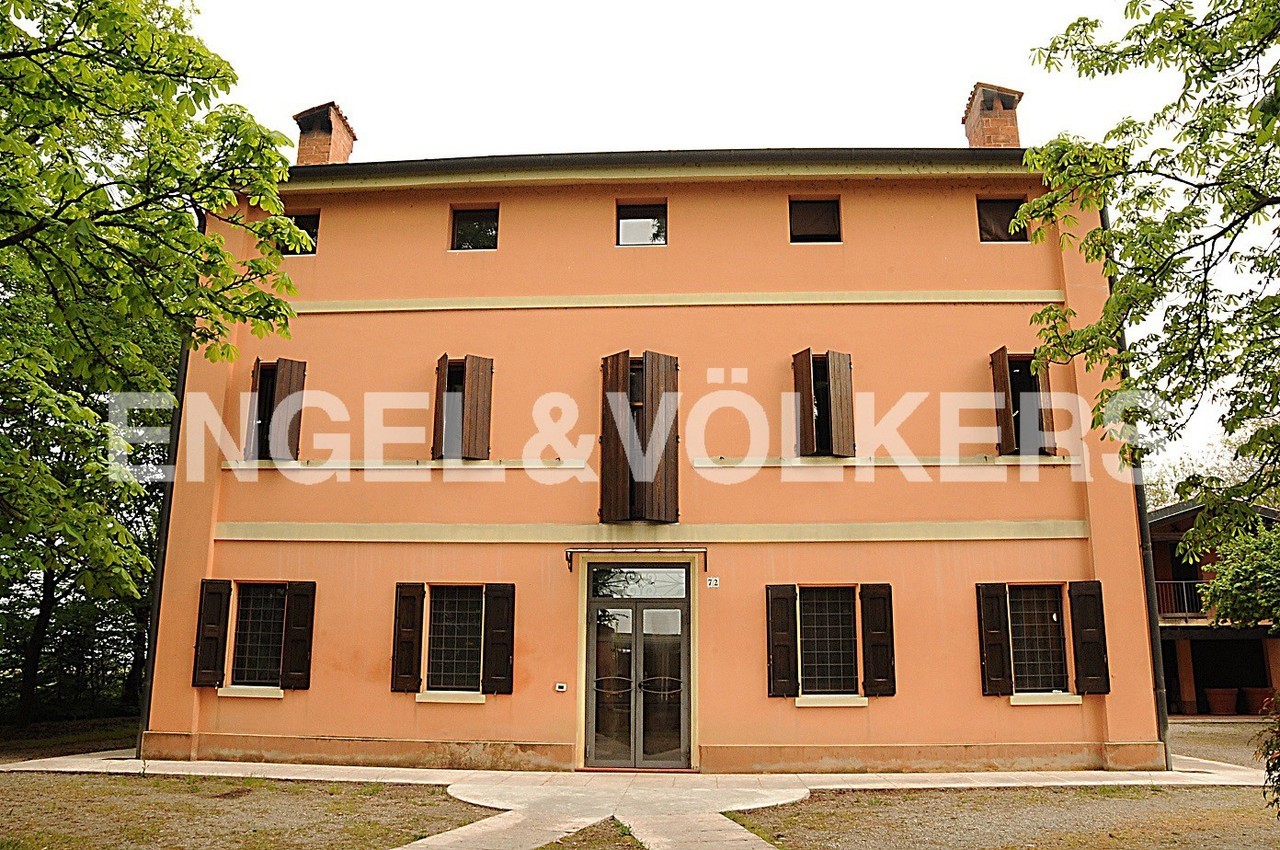 For sale cottage in quiet zone Modena Emilia-Romagna