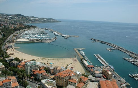 Se vende actividad comercial in ciudad Sanremo Liguria