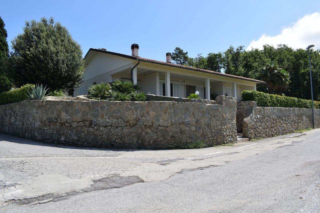 For sale villa in quiet zone Larciano Toscana