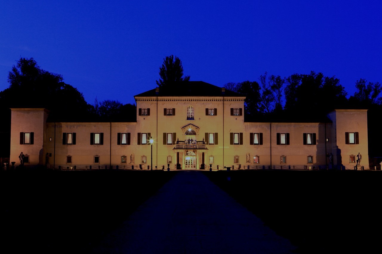 For sale palace in city Reggiolo Emilia-Romagna