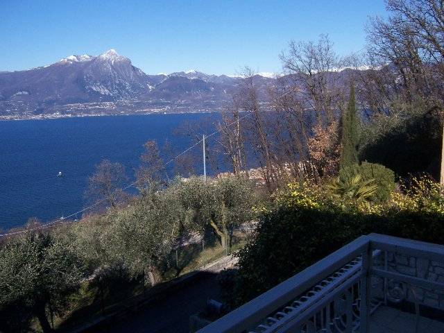 For sale villa by the lake Torri Del Benaco Veneto