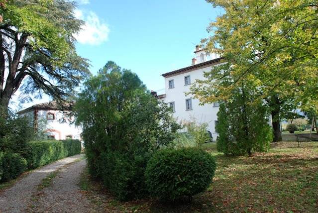 For sale villa in quiet zone Arezzo Toscana