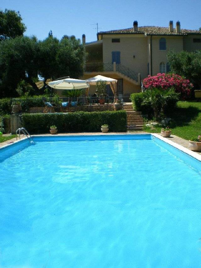For sale villa in quiet zone Recanati Marche