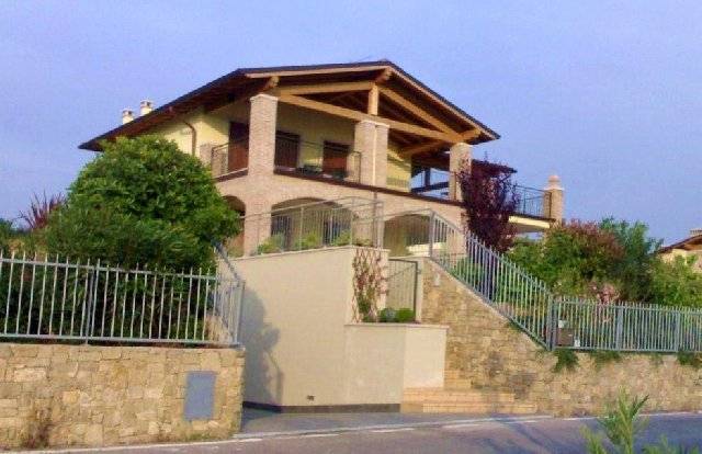 For sale villa by the lake Lazise Veneto