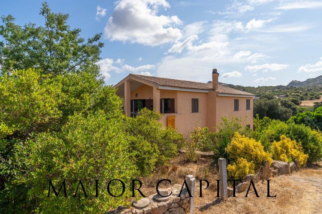 Se vende villa in zona tranquila Arzachena Sardegna foto 3