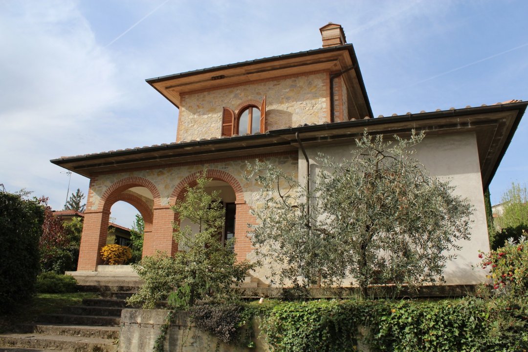 Se vende villa in zona tranquila Cetona Toscana foto 1