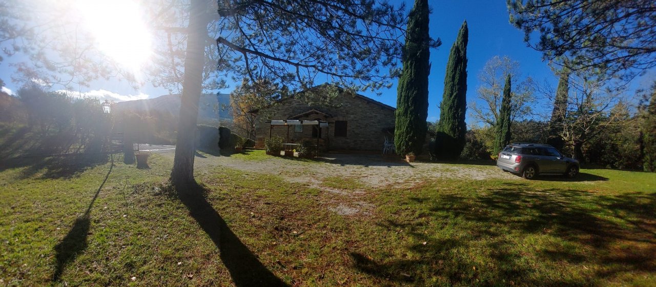 A vendre casale in zone tranquille Assisi Umbria foto 2