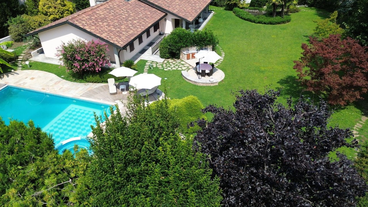 Zu verkaufen villa in stadt Calco Lombardia foto 4
