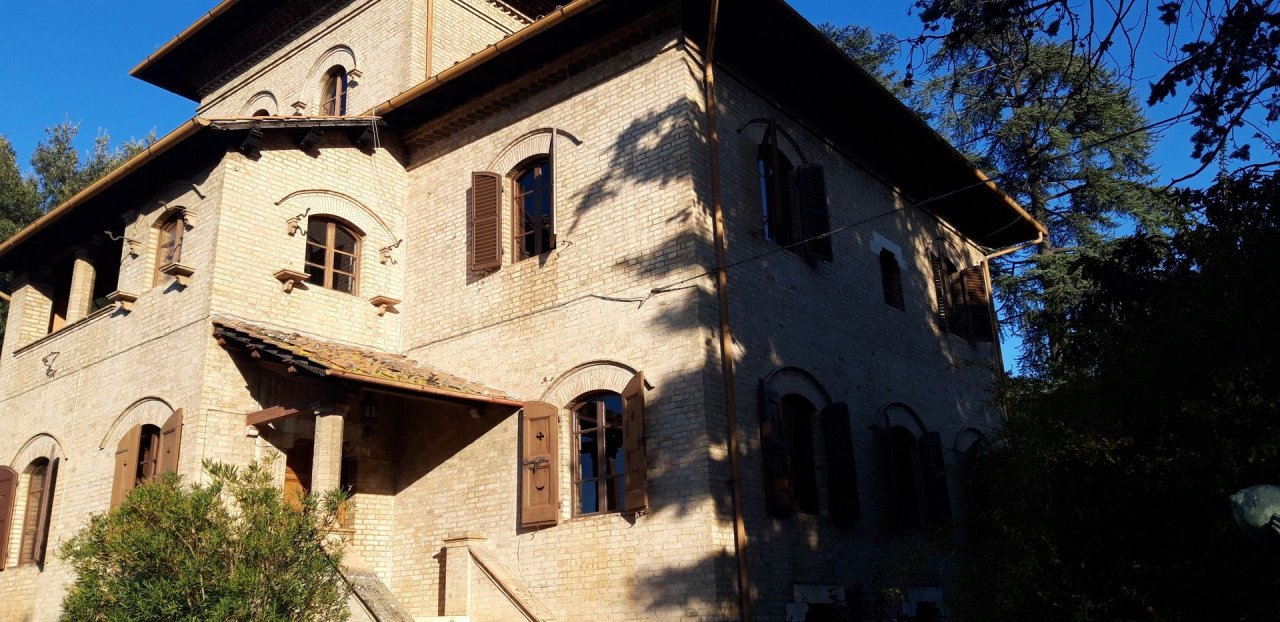 A vendre villa in ville Spoleto Umbria foto 1