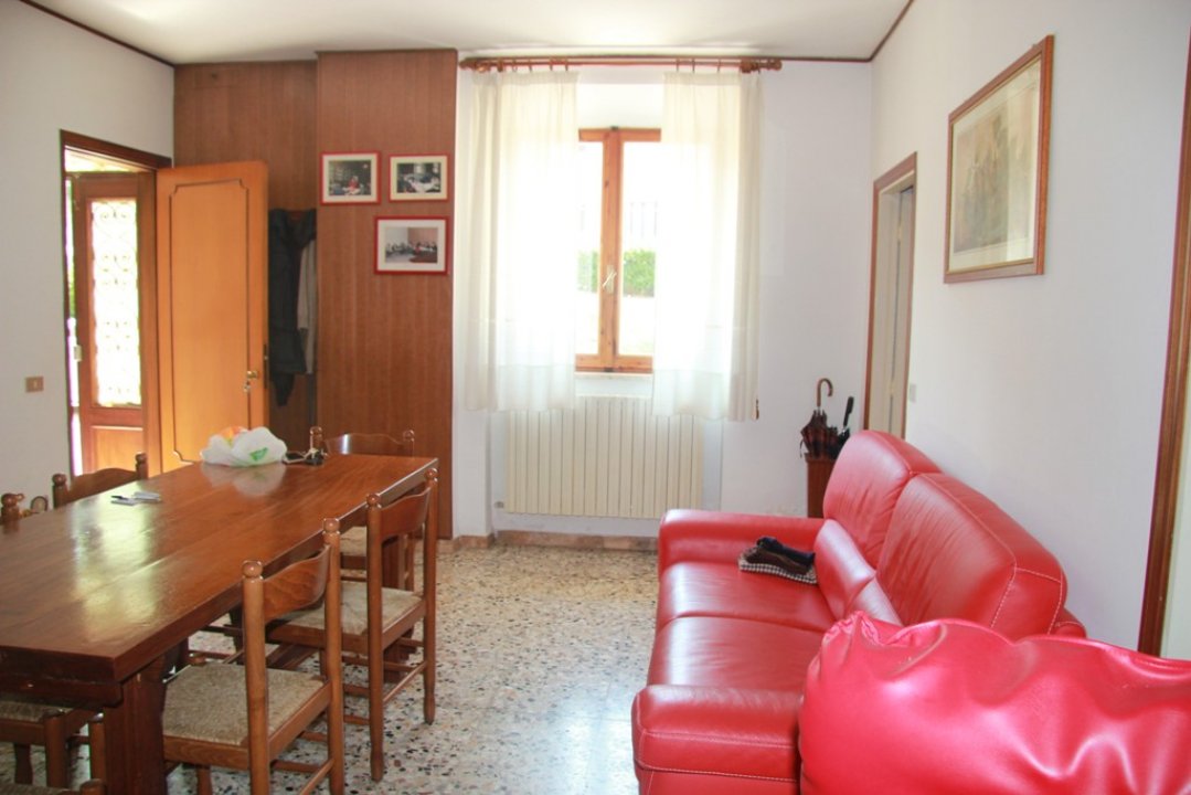 For sale cottage in quiet zone Camerino Marche foto 7
