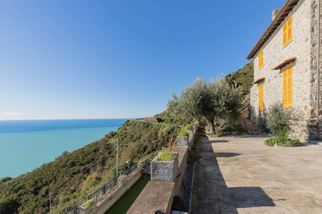 For sale villa by the sea Vernazza Liguria foto 9