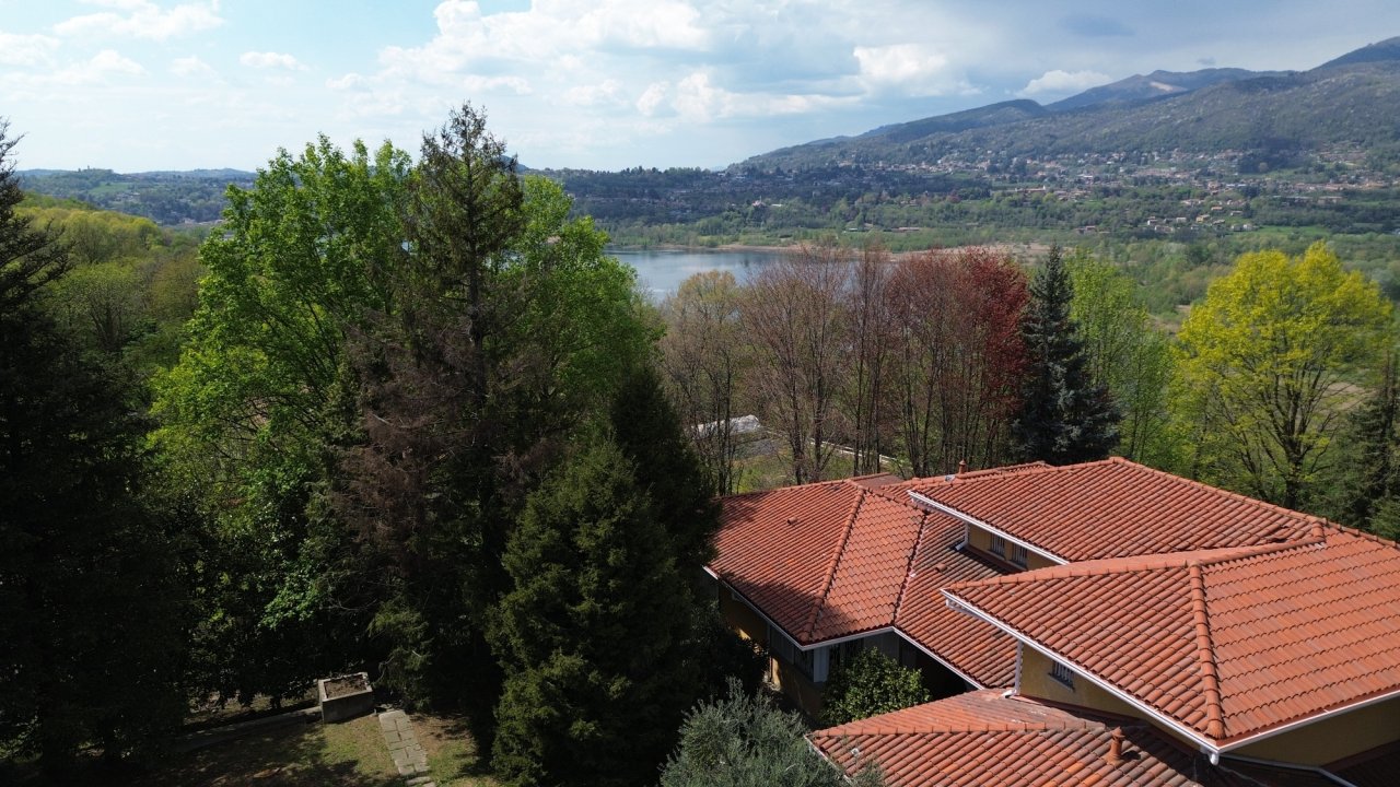 Se vende villa by the lago Monguzzo Lombardia foto 7