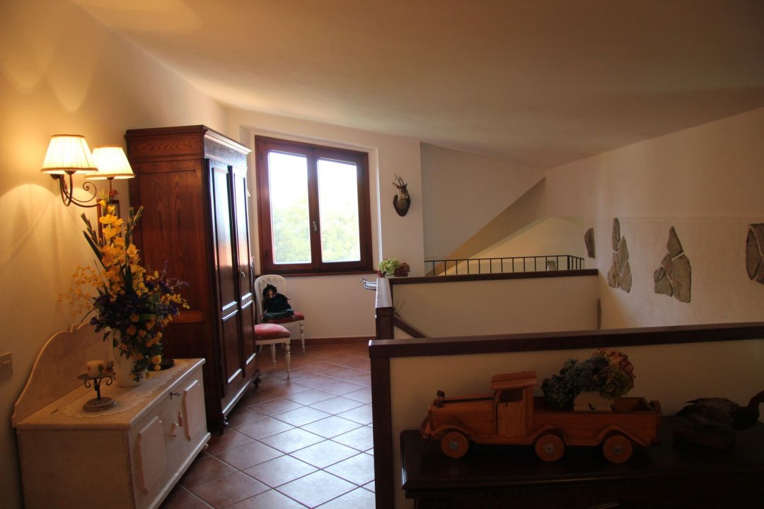 Para venda casale in zona tranquila Pelago Toscana foto 13