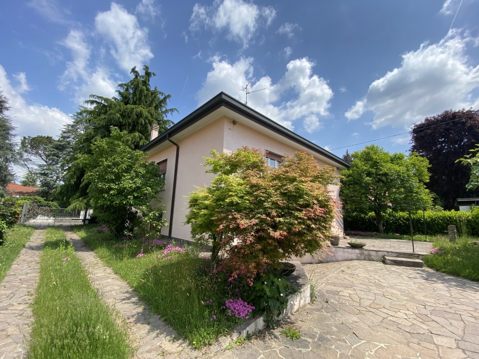 A vendre villa in zone tranquille Bernareggio Lombardia foto 3