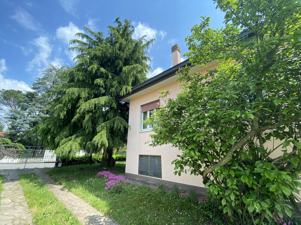 Se vende villa in zona tranquila Bernareggio Lombardia foto 5