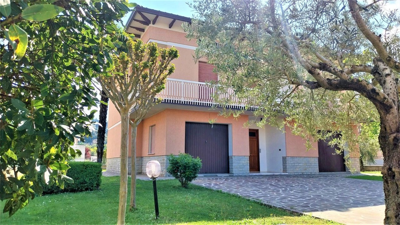 Se vende villa in zona tranquila Spello Umbria foto 2